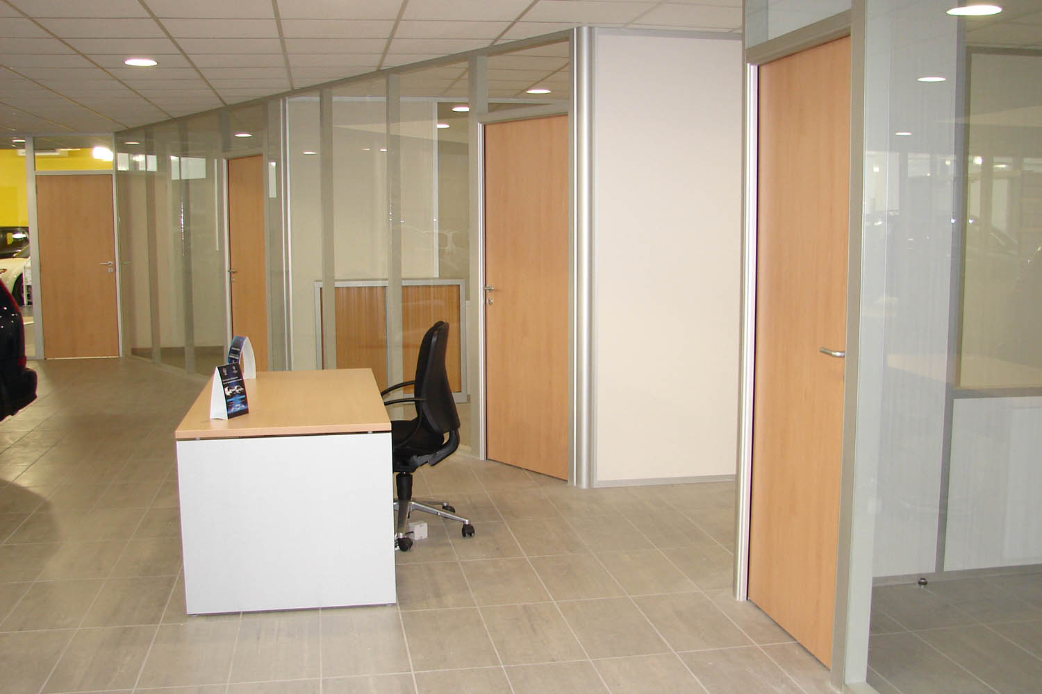 Aménagement complet des bureaux du garage Ford à Annecy