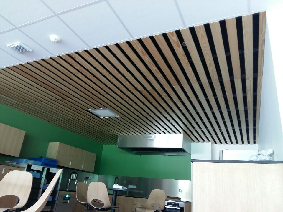 Faux plafond pour un bâtiment public