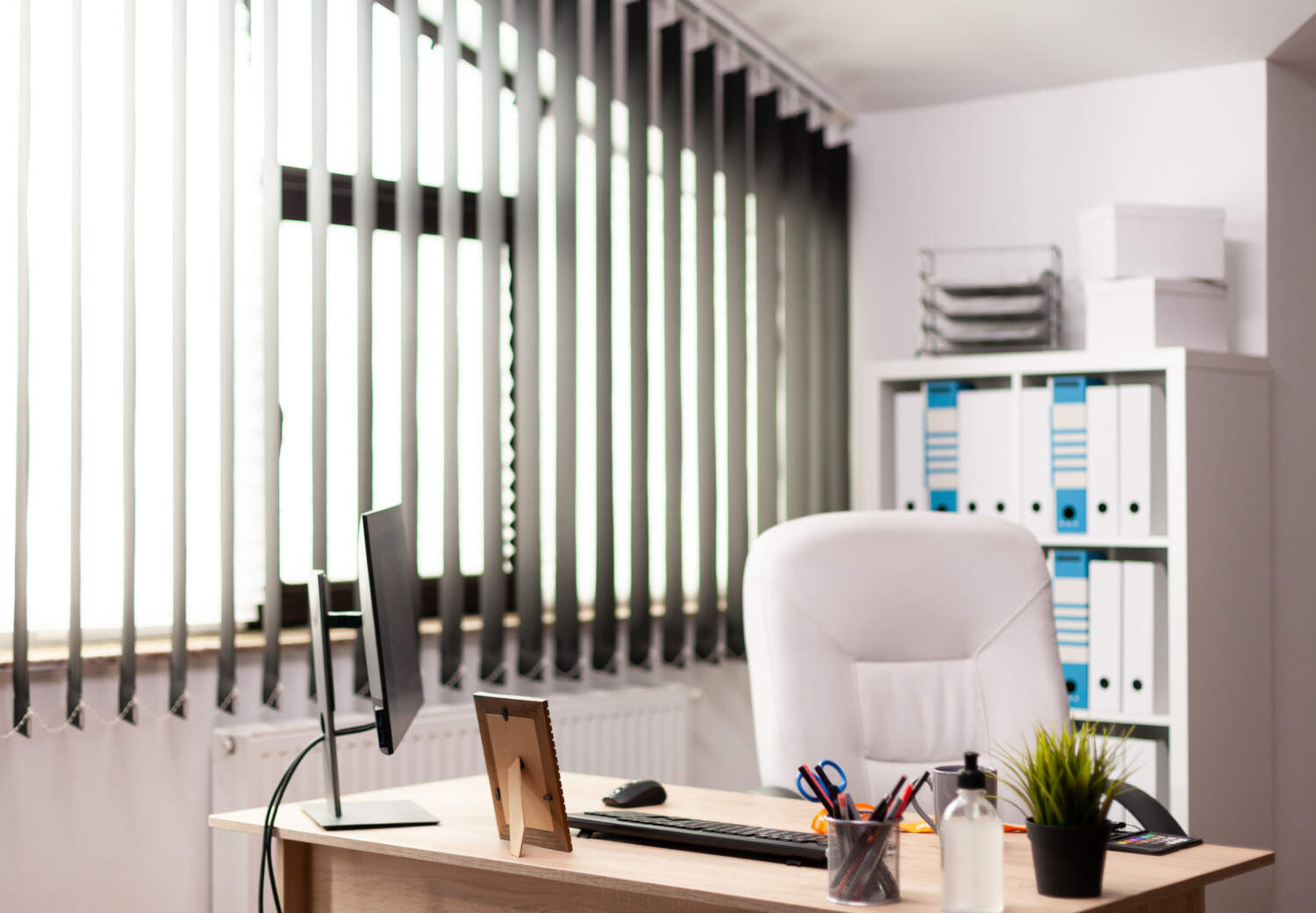 Installation de stores de bureaux en Haute-Savoie et en Savoie