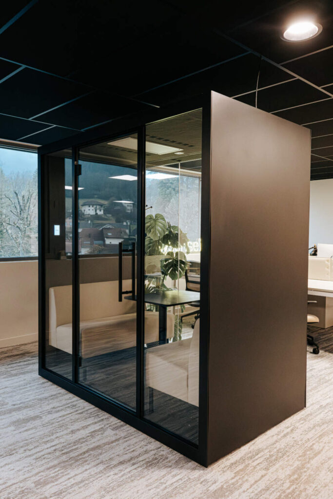 Installation de cabines avec isolation phoniques