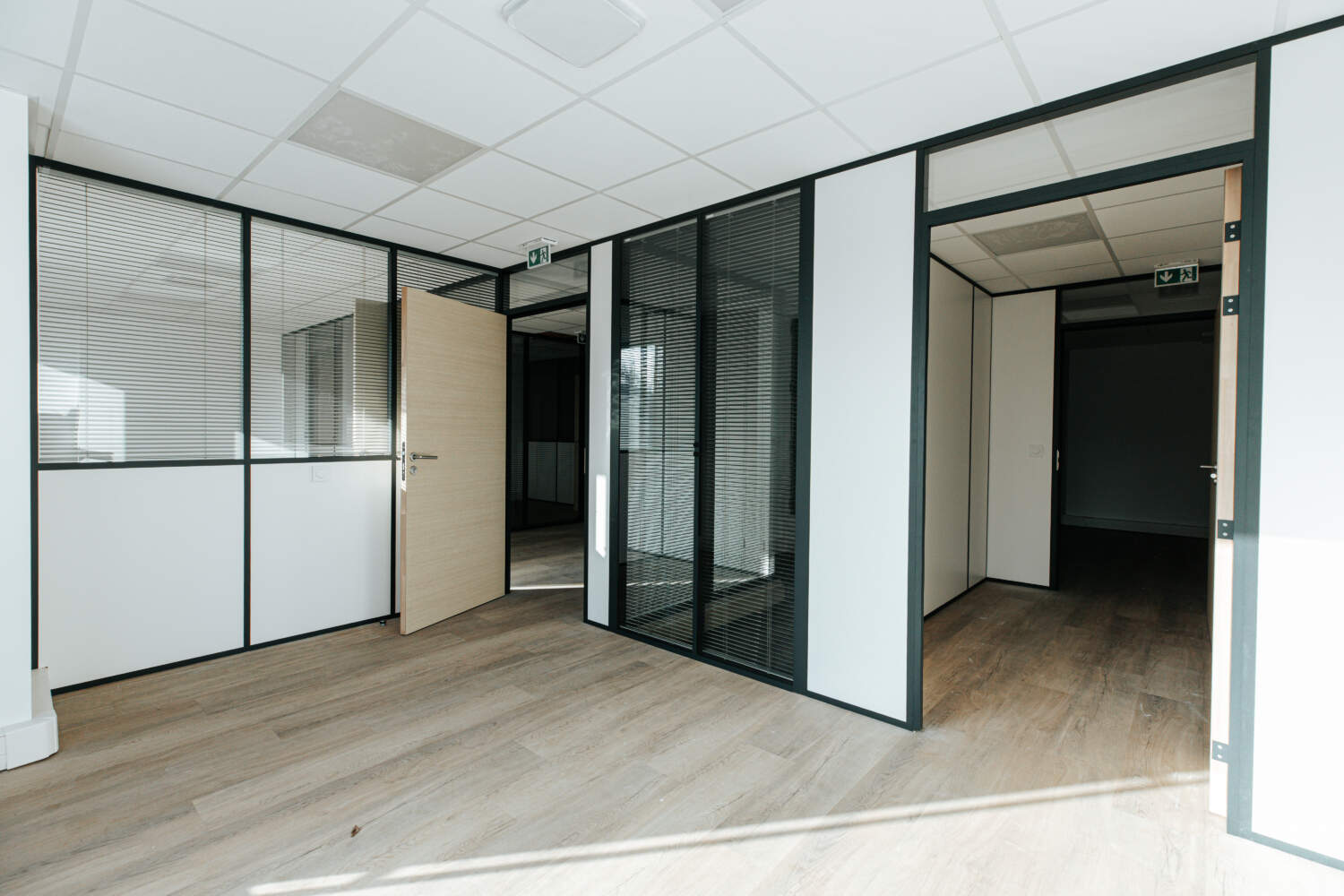 Cloisons pleine avec portes