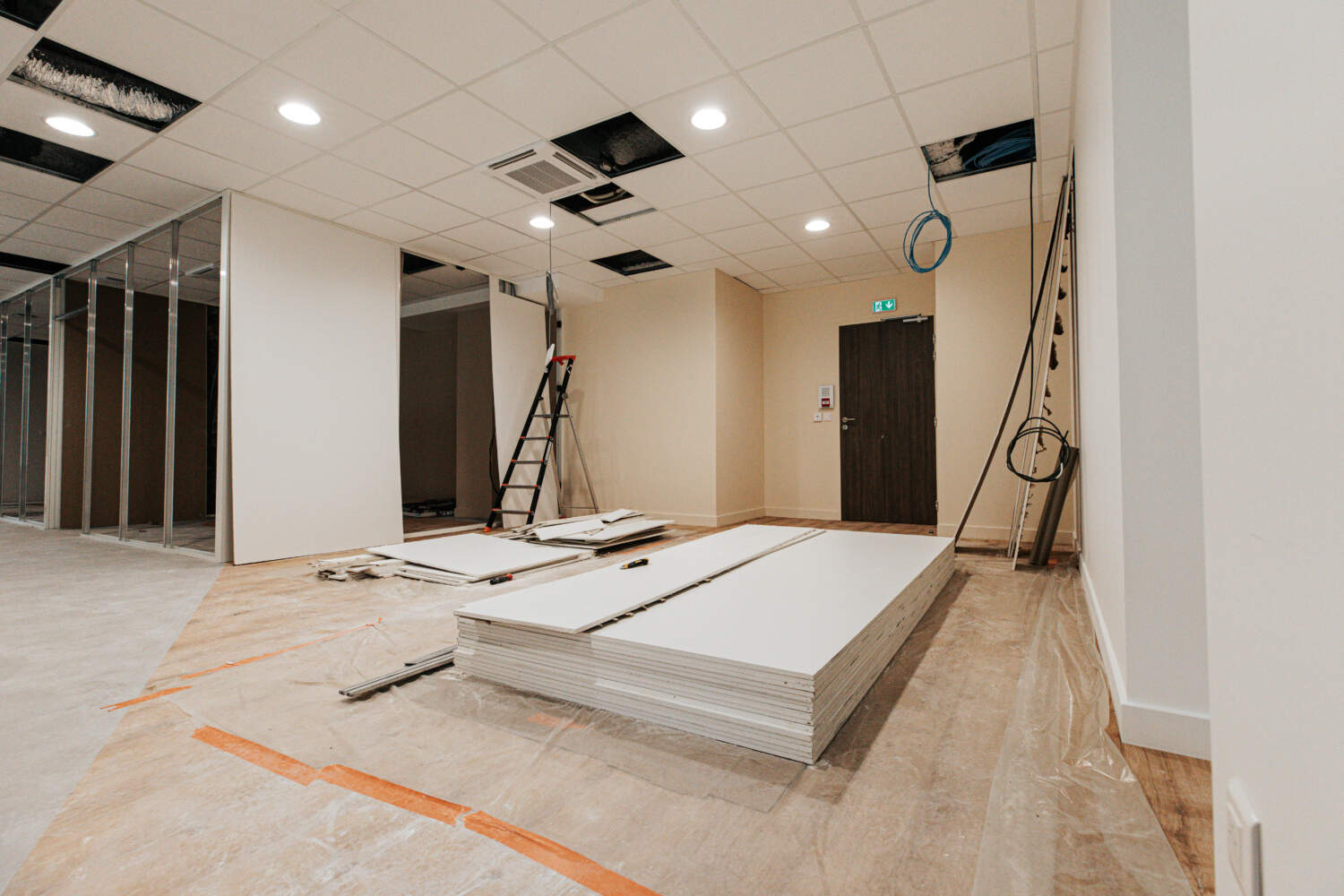 Travaux d'installation faux plafonds